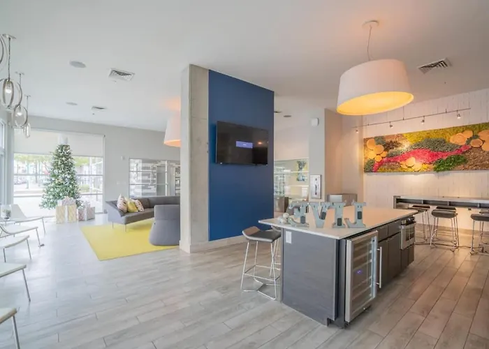 Modern 2bd Dt - Balcony, Gym, W-d, Parking - Sleeps 8 Apartment
