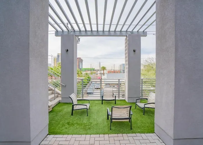 Modern 2bd Dt - Balcony, Gym, W-d, Parking - Sleeps 8 Apartment Phoenix