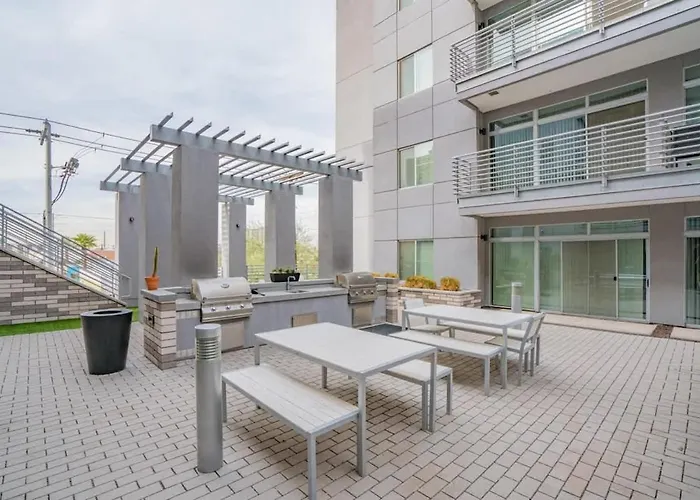 Modern 2bd Dt - Balcony, Gym, W-d, Parking - Sleeps 8 Phoenix