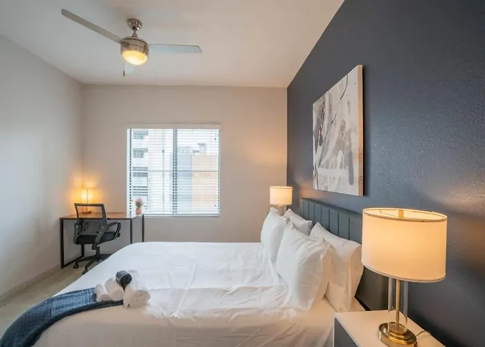 Modern 2bd Dt - Balcony, Gym, W-d, Parking - Sleeps 8 * Phoenix
