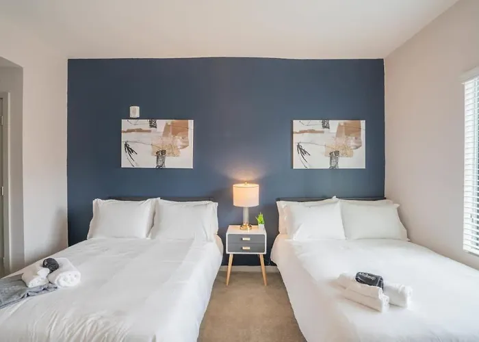 Modern 2bd Dt - Balcony, Gym, W-d, Parking - Sleeps 8 Apartment Phoenix