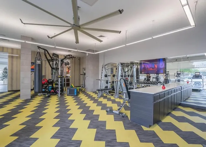 Modern 2bd Dt - Balcony, Gym, W-d, Parking - Sleeps 8 * Phoenix