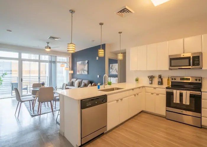 Apartment Modern 2bd Dt - Balcony, Gym, W-d, Parking - Sleeps 8