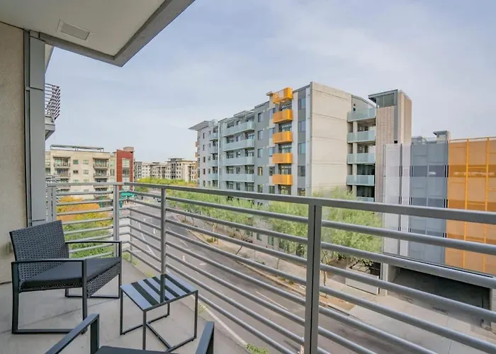 Modern 2bd Dt - Balcony, Gym, W-d, Parking - Sleeps 8 Phoenix