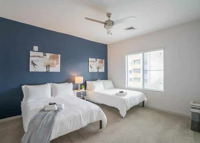 Modern 2bd Dt - Balcony, Gym, W-d, Parking - Sleeps 8 Apartment *