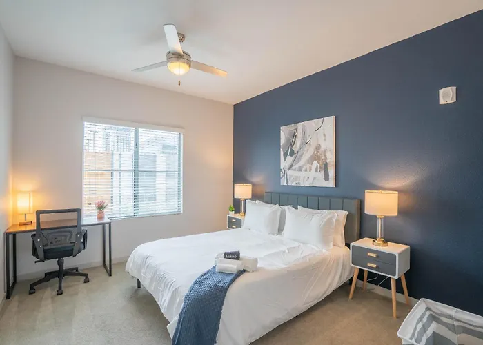 Apartment Modern 2bd Dt - Balcony, Gym, W-d, Parking - Sleeps 8